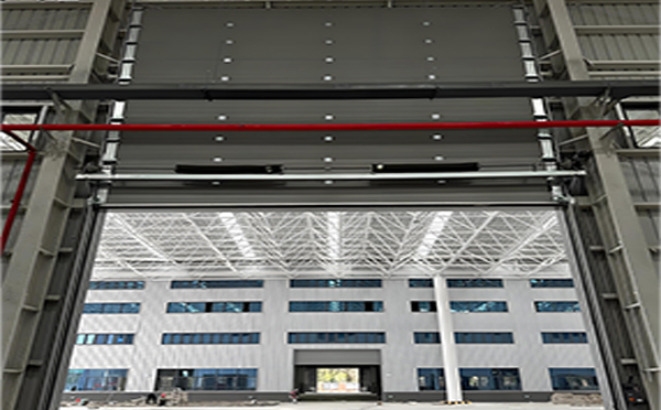 横山工业提升门