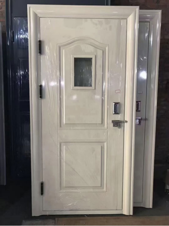 横山学校教室门