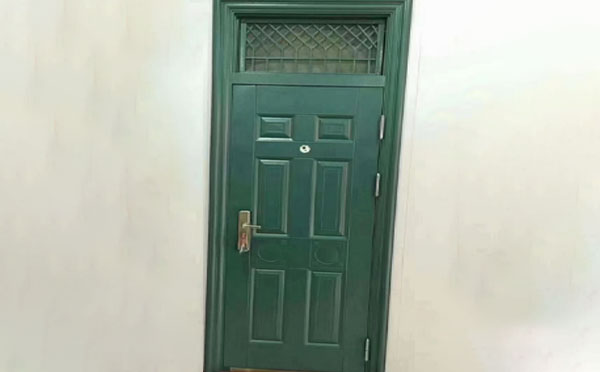 横山学校教室门