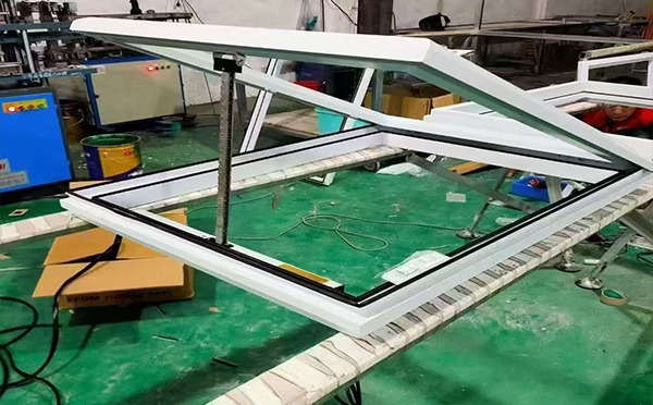 某地下车库出入口横山排烟窗配置工程