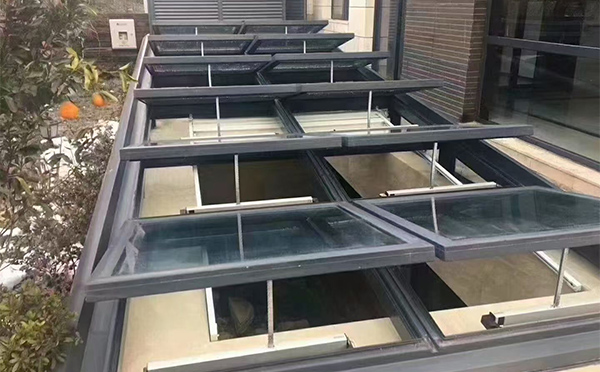 某轨道交通车辆维修车间横山排烟窗应用